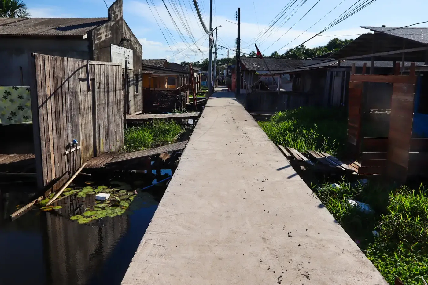 Mais mobilidade e segurança: projeto ‘Ponte Firme’ do Governo do Amapá beneficia moradores de passarelas do Congós, em Macapá