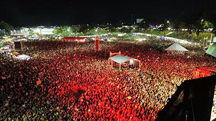 Pedro Sampaio reúne mais de 200 mil pessoas na Praça Jacy Barata Jucá no Festival Macapá Verão