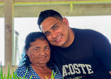 Prefeito Teddy Marcel reforça presença comunitária em feira popular de Laranjal do Jari
