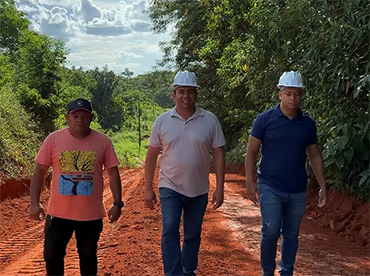 Prefeitura reforça acesso às comunidades indígenas com manutenção do Ramal do Manga