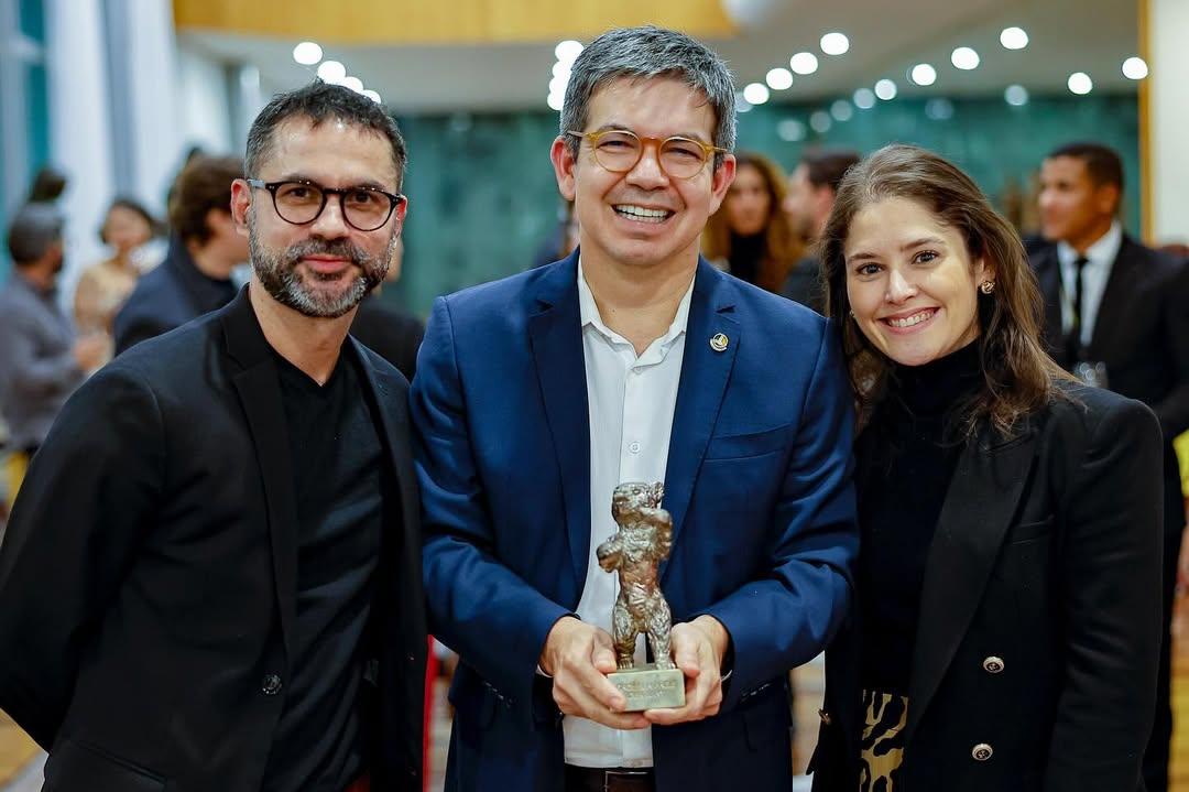 Randolfe assiste “O Último Azul”, em exibição especial, no Palácio da Alvorada