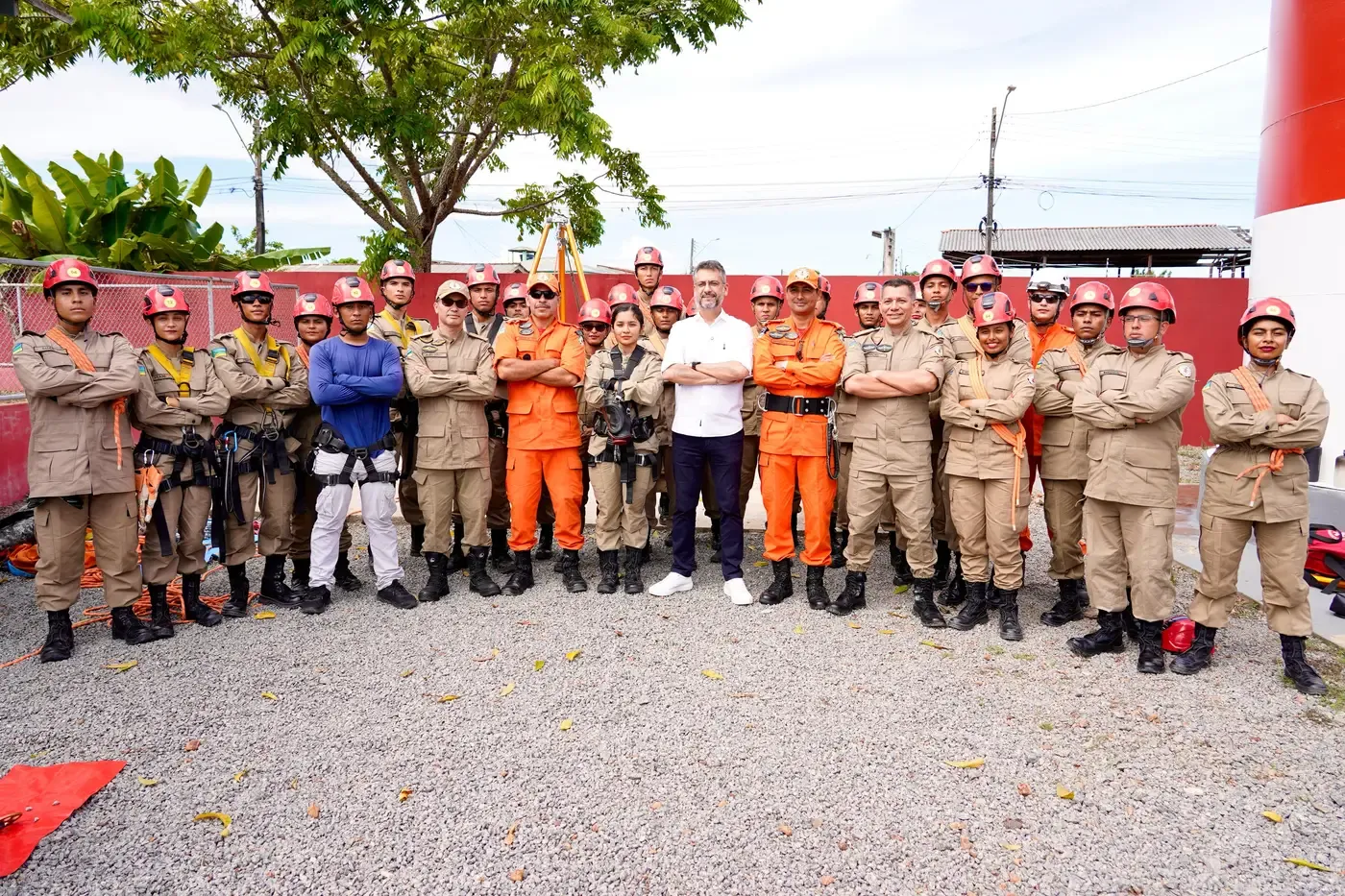 'Reconhecidos pela excelência, fruto de uma formação baseada em valores’, celebra governador do Amapá no Dia Nacional do Bombeiro Militar