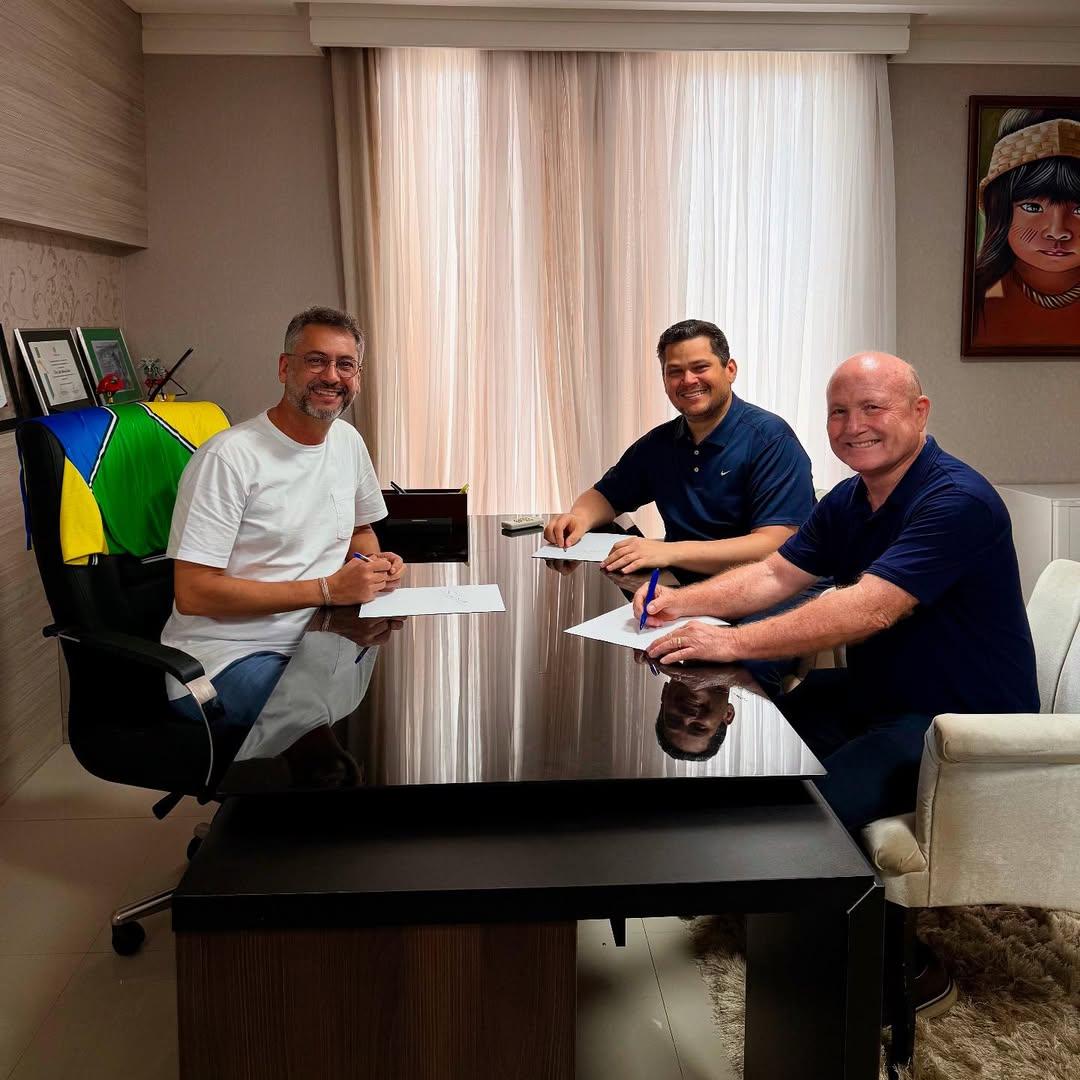 Senador Davi Alcolumbre, governador Clécio e Prefeito Bala Rocha discutem projetos para Santana