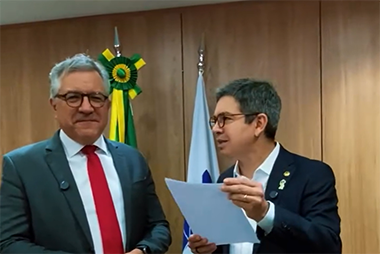 Senador Randolfe anuncia investimentos multimilionários para reforçar a saúde no Amapá