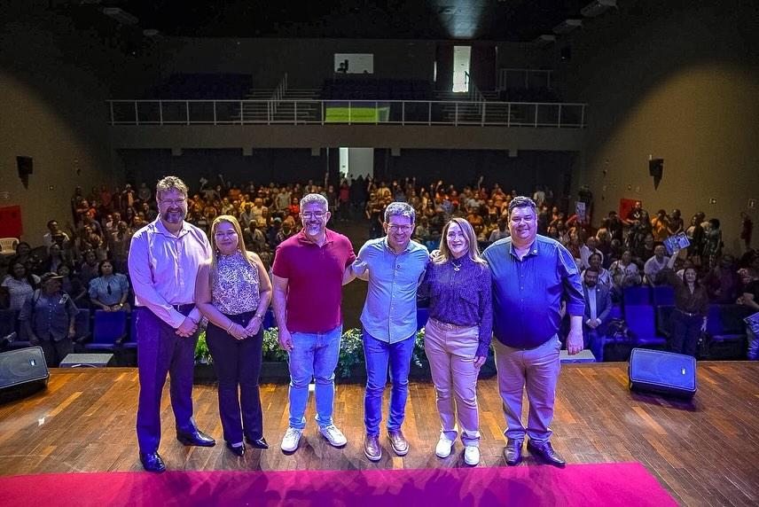 Senador Randolfe celebra avanço da transposição de servidores do ex-Território do Amapá