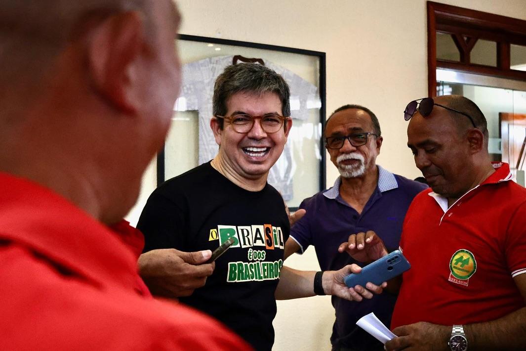 Taxistas de Macapá celebram avanços legislativos em encontro com Randolfe