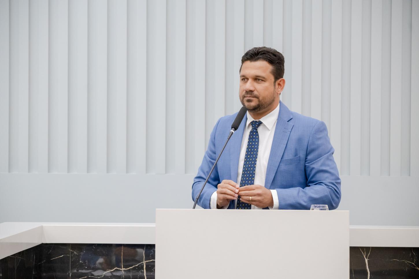 Deputado apresenta dados sobre investimentos do Governo na área da educação no Amapá