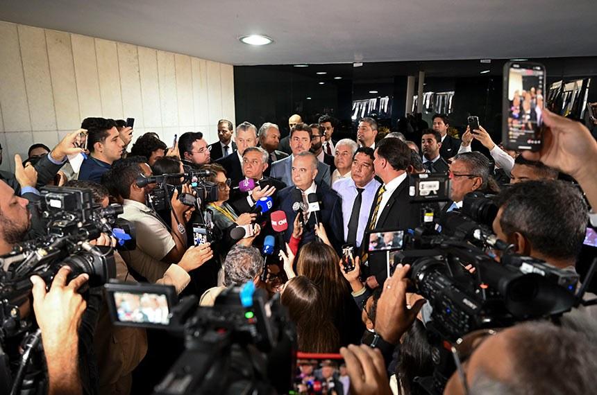 Oposição atende Davi e desocupa Plenário, após dois dias de obstrução