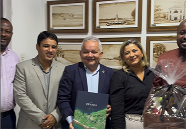 Prefeita Paulinha participa de encontro diplomático com foco em desenvolvimento municipal