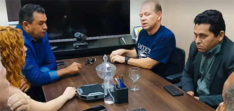 Prefeito Toinho Garimpeiro acompanha atendimentos na UBS e entrega kits maternidade em Calçoene