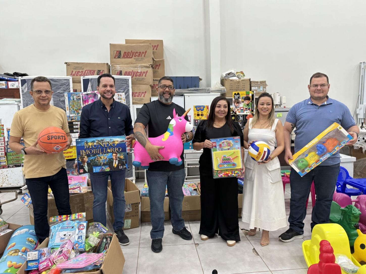 Prefeitura de Santana recebe doação de brinquedos para fortalecer atendimentos terapêuticos