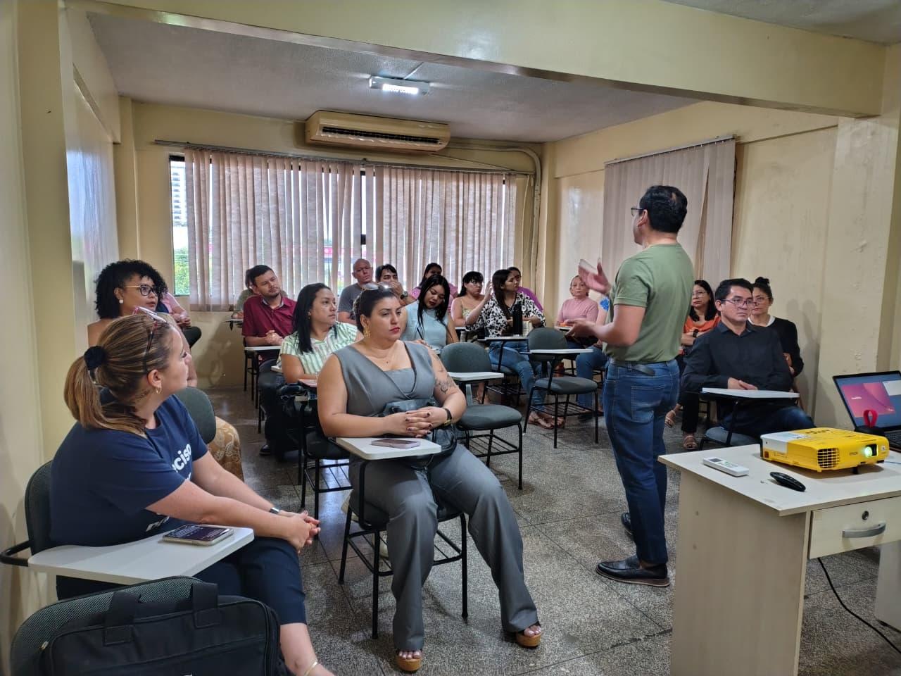 Programa Educa Macapá promove formação com foco na alfabetização na idade certa
