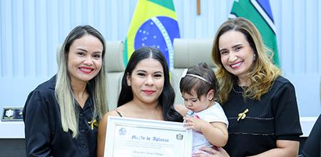 Proposta pela deputada Liliane Abreu, ALAP entrega Moção doadoras e profissionais do Banco de Leite