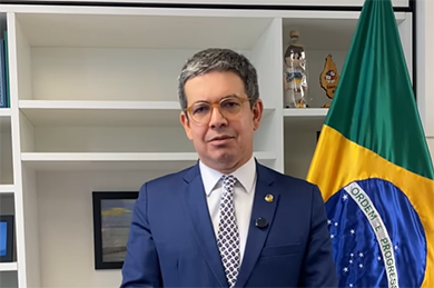 Proteção às vítimas do Zika vira lei: senador Randolfe celebra conquista histórica