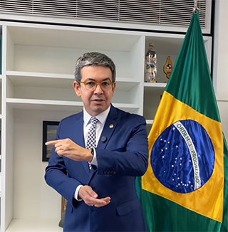 Randolfe critica oposição por tentar barrar isenção do Imposto de Renda para milhões de brasileiros