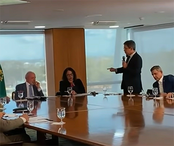 Senador Randolfe Rodrigues celebra sanção de projeto que libera R$ 22 bilhões para ciência e inovação