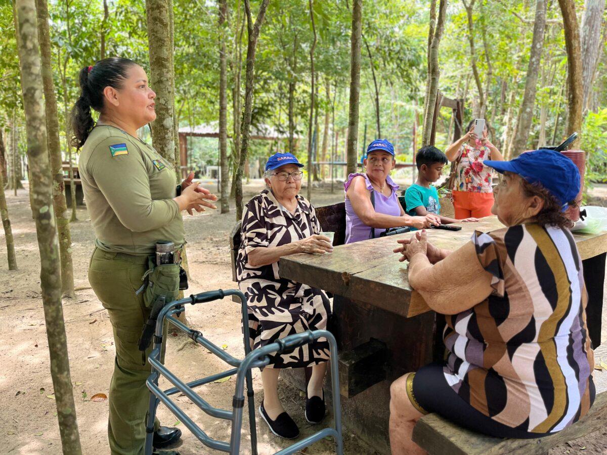 Visita guiada no Bioparque da Amazônia recepciona pacientes idosos em reabilitação, em Macapá
