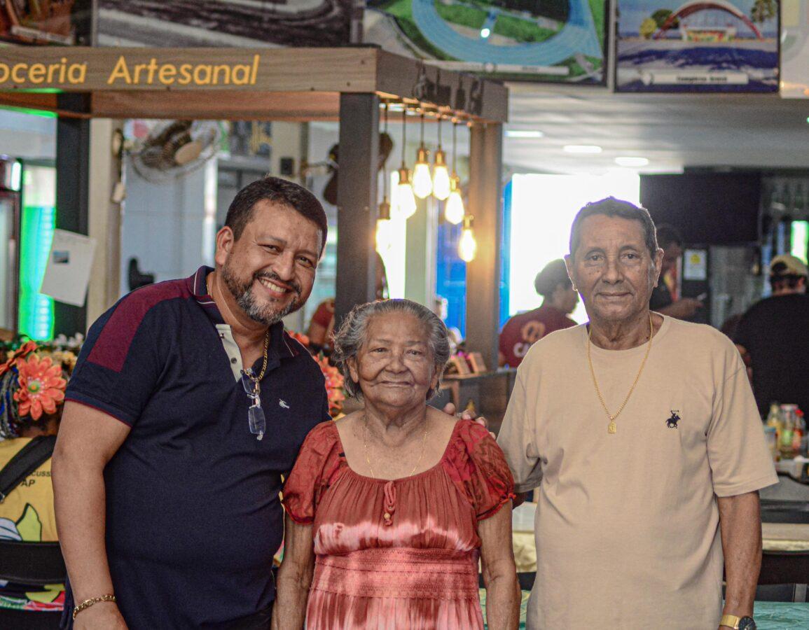 ”Aqui, sustentei meus 10 filhos e fui muito feliz ao longo de 50 anos”, diz empreendedora homenageada durante o aniversário de 72 anos do Mercado Central