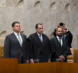Davi Alcolumbre prestigia posse de Edson Fachin na presidência do STF