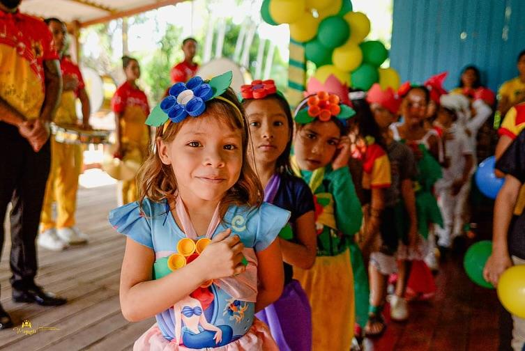 Desfile cívico fluvial emociona comunidade do Rio Banha em Mazagão