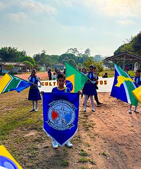 Desfile escolar na comunidade do Martins revive civismo e identidade em Laranjal