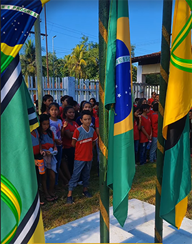Escolas de Calçoene promovem hasteamento simbólico da bandeira em celebração ao Dia da Raça