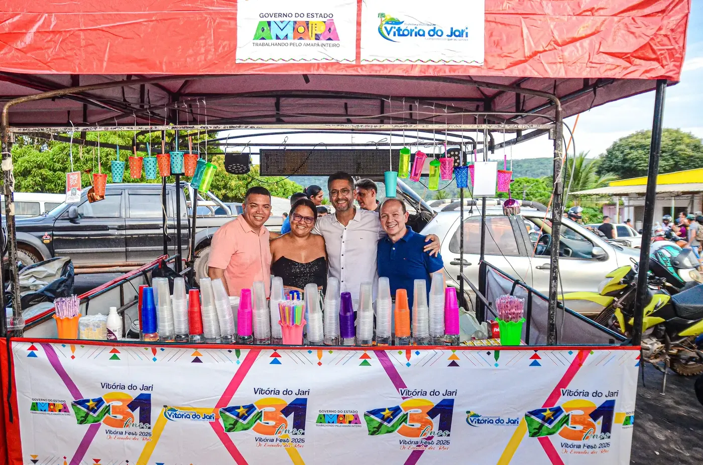 Governo entrega 33 barracas padronizadas a vendedores ambulantes de Vitória do Jari e impulsiona a economia local