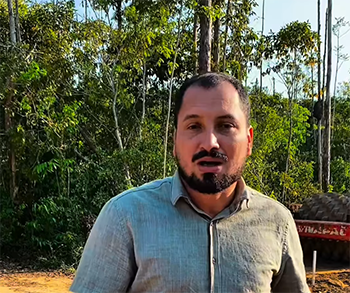 Prefeito de Ferreira Gomes acompanha entrega de licenças ambientais e avanço de obra vicinal