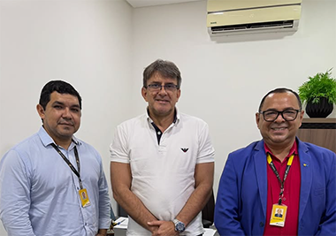 Prefeito Júnior Leite busca estreitar parceria com os Correios para modernizar serviços em Pracuúba