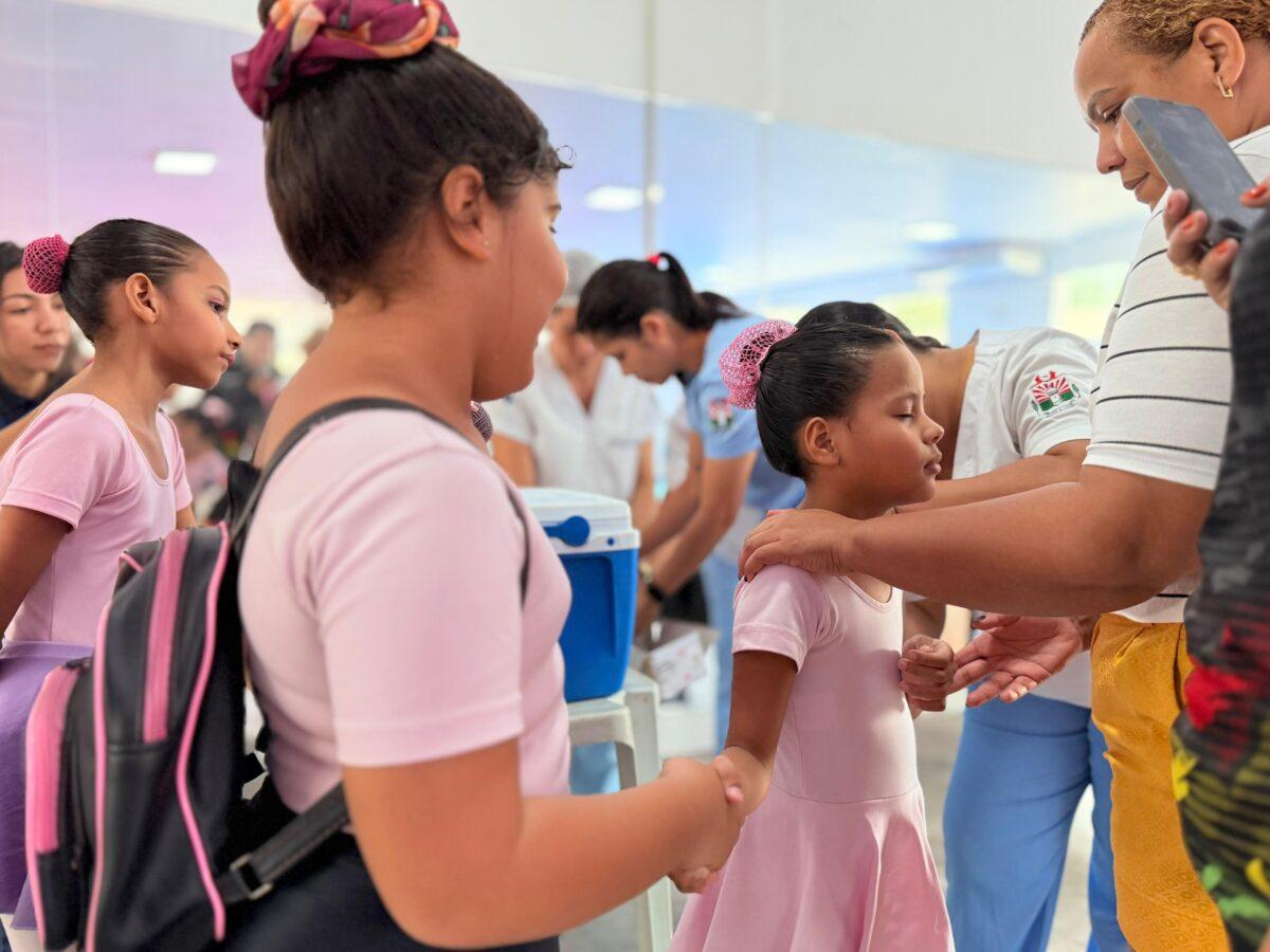 Programa Saúde na Escola: Alunos do Projeto Glicério recebem ação de saúde