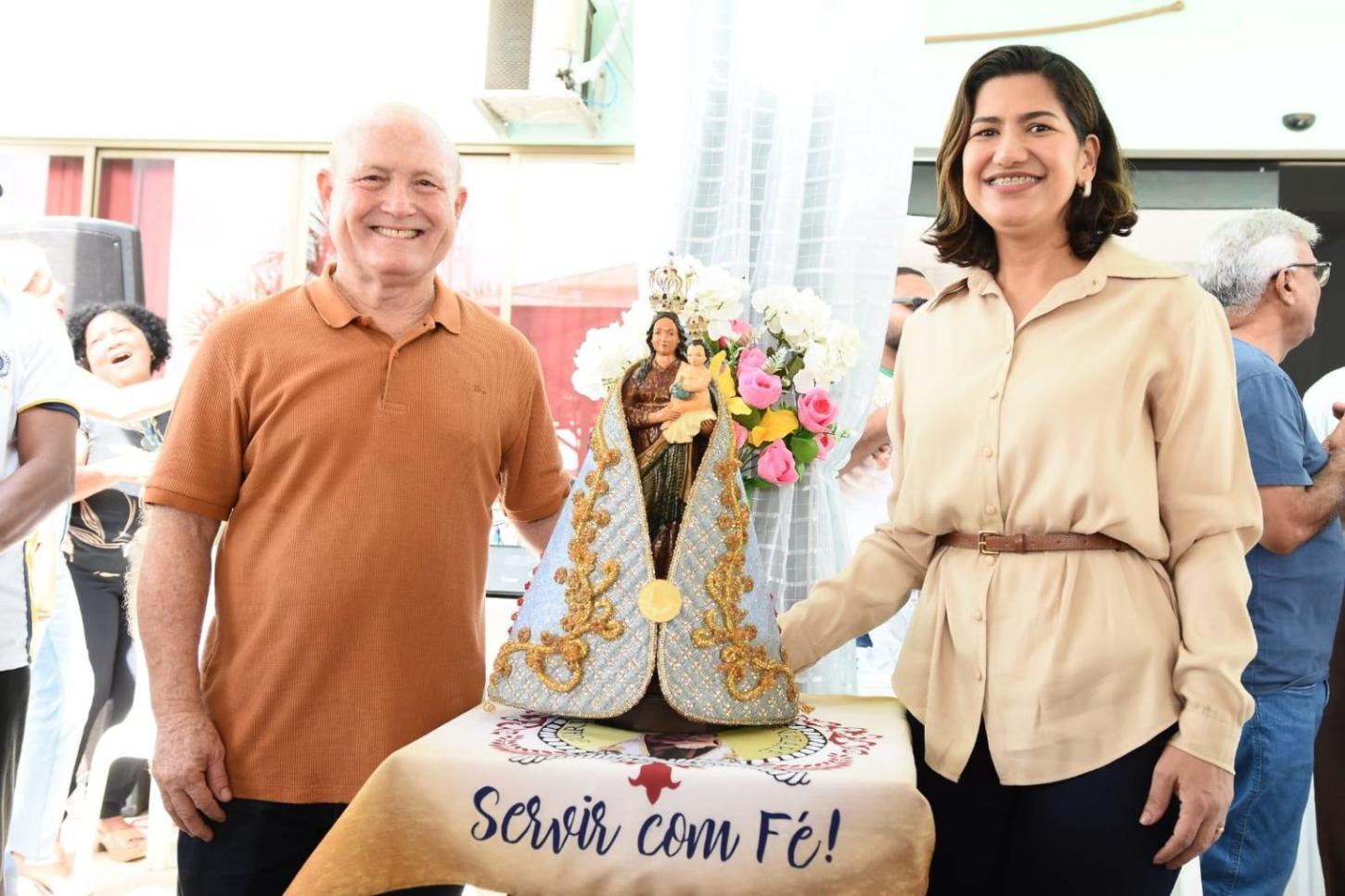 Sede da Prefeitura de Santana recebe visita de imagem de Nossa Senhora de Nazaré