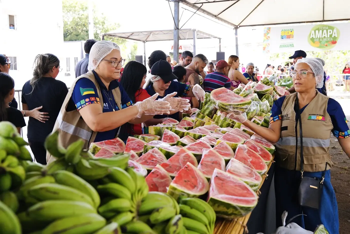 Governo do Amapá realiza a primeira edição da feira “Amapá que Alimenta” e beneficia 650 famílias no Residencial Mucajá, em Macapá