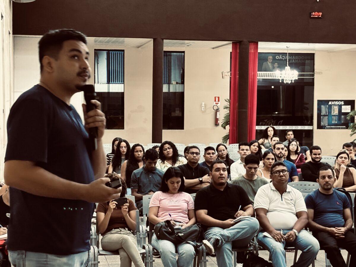 Jovens participam de capacitação gratuita em marketing digital promovida pela Prefeitura de Macapá