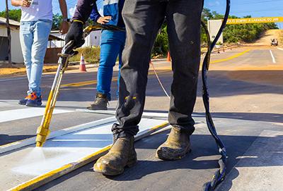 Laranjal do Jari avança em mobilidade com implantação de faixas elevadas