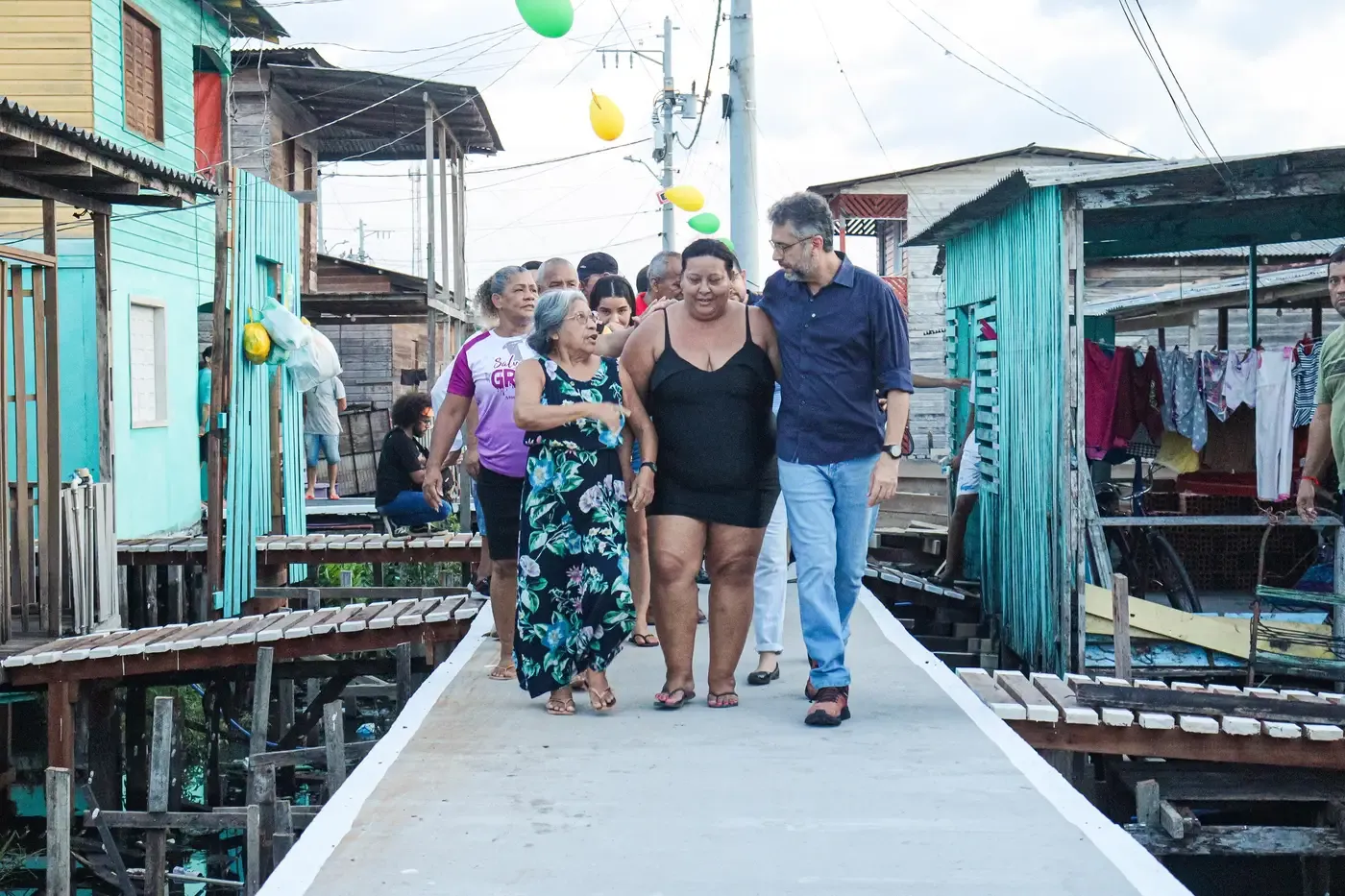 Ponte Firme: governador Clécio Luís entrega passarela em concreto na 18ª avenida do Congós, em Macapá