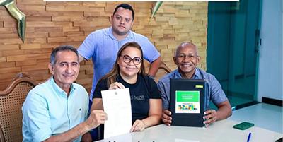 Prefeita Kelley Lobato participa de encontro com ministros e confirma maquinário para Amapá