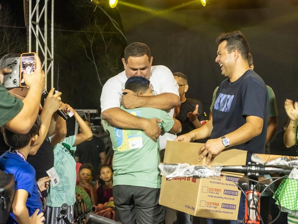 Prefeito Elielson e vereadora Carol celebram o Dia das Crianças com alegria e mega estrutura de lazer