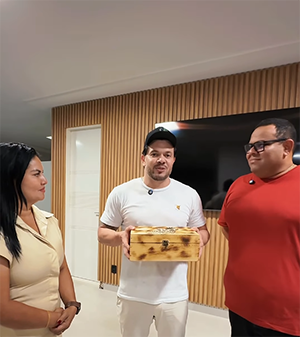 Prefeito Elielson entrega convite ao deputado Acácio para o Festival do Abacaxi