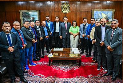 Senador Davi Alcolumbre recebe prefeito e vereadores de Laranjal do Jari para discutir parcerias estratégicas