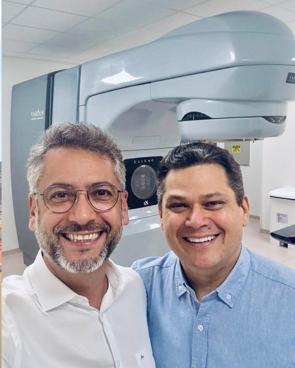 Clécio e Davi comemoram passo histórico no combate ao câncer com novo Centro de Radioterapia