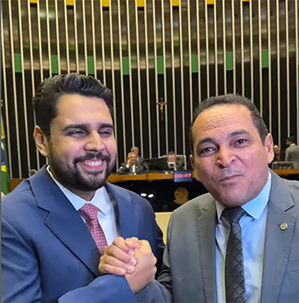 Membros da bancada federal celebram posse de Lucas Abrahao