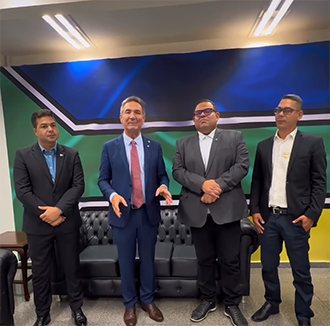 Porto Grande terá pavimentação da via principal, reforço na saúde e 100 motores de rabeta, anuncia Lucas Barreto