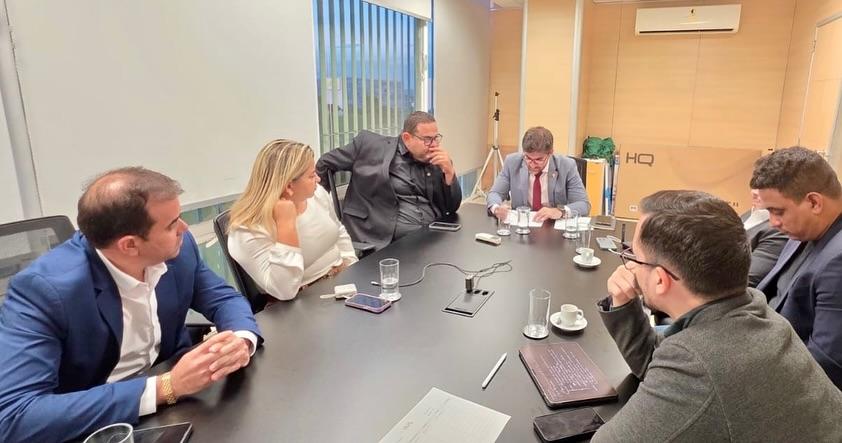Prefeito de Porto Grande marca presença em encontro sobre habitação popular com deputado federal