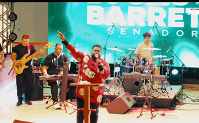 Celebração do Dia do Evangélico reúne mega público em noite de louvor