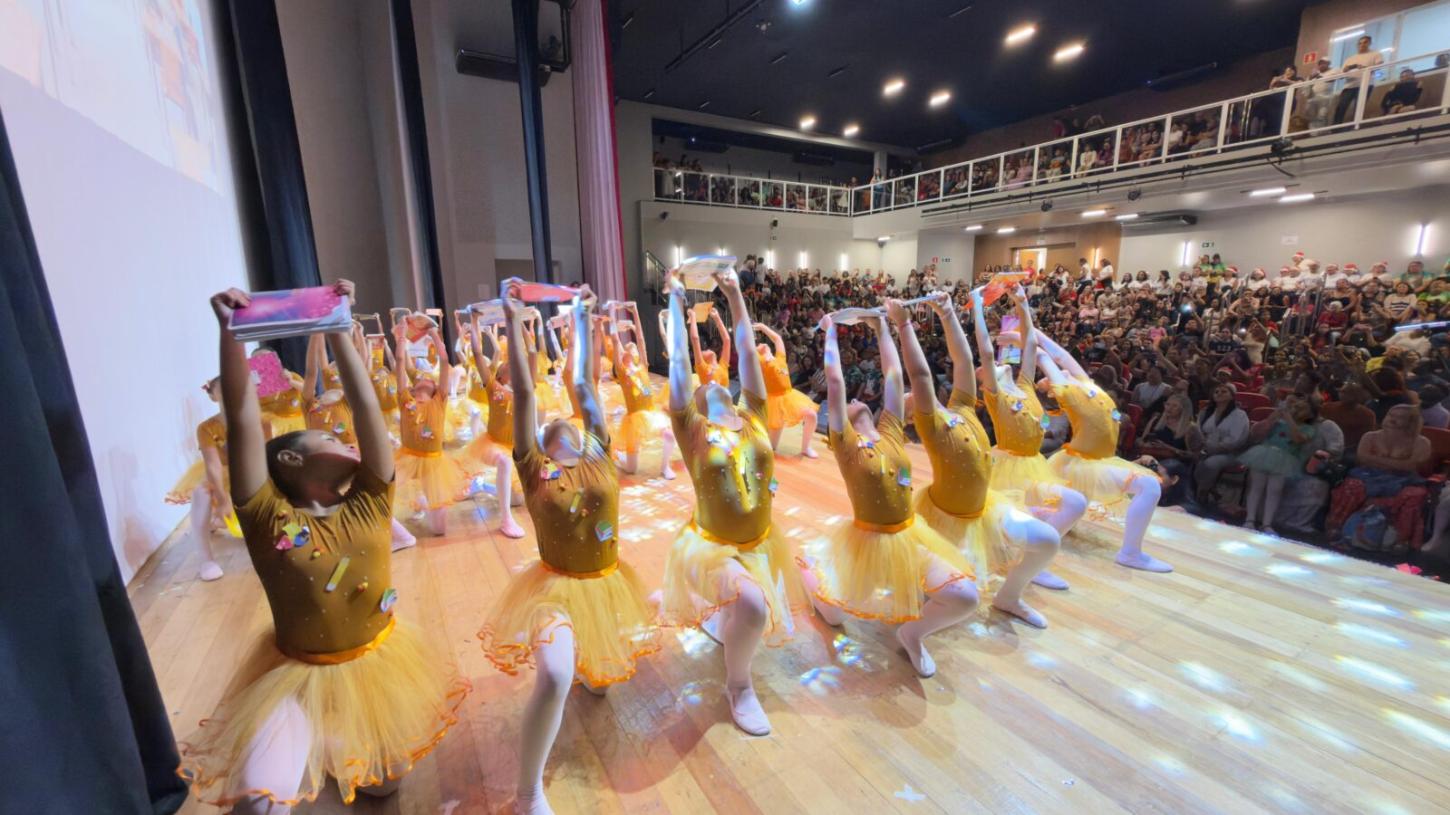 Escolinha do Glicério Marques encerra atividades com Cantata Natalina e Mostra de Dança no Teatro Municipal