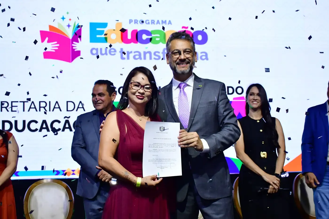 'Somos colegas de trabalho na missão de transformar vidas pela educação', celebra Clécio Luís na nomeação de 398 profissionais de educação
