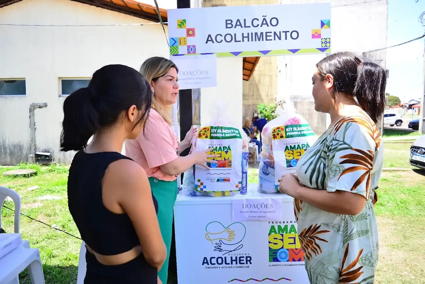 'Chegou em um momento essencial', diz mãe ao receber kit de alimentos para o filho após incêndio em Macapá