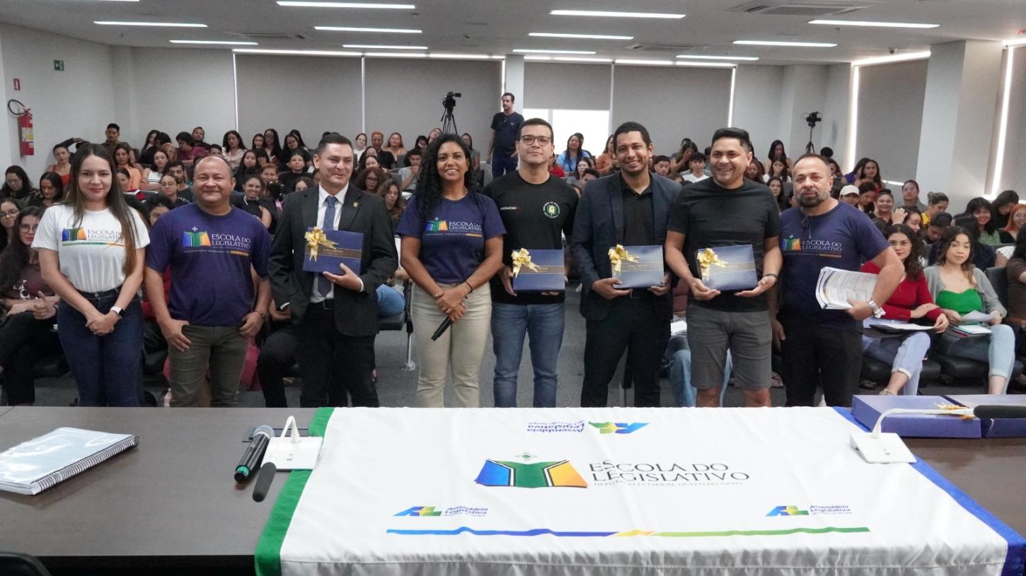 Escola do Legislativo realiza revisão final para a prova do MP-AP