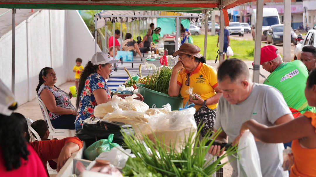 Feira de Produtos do Agro reúne agricultores e consumidores em mais uma edição do evento mensal