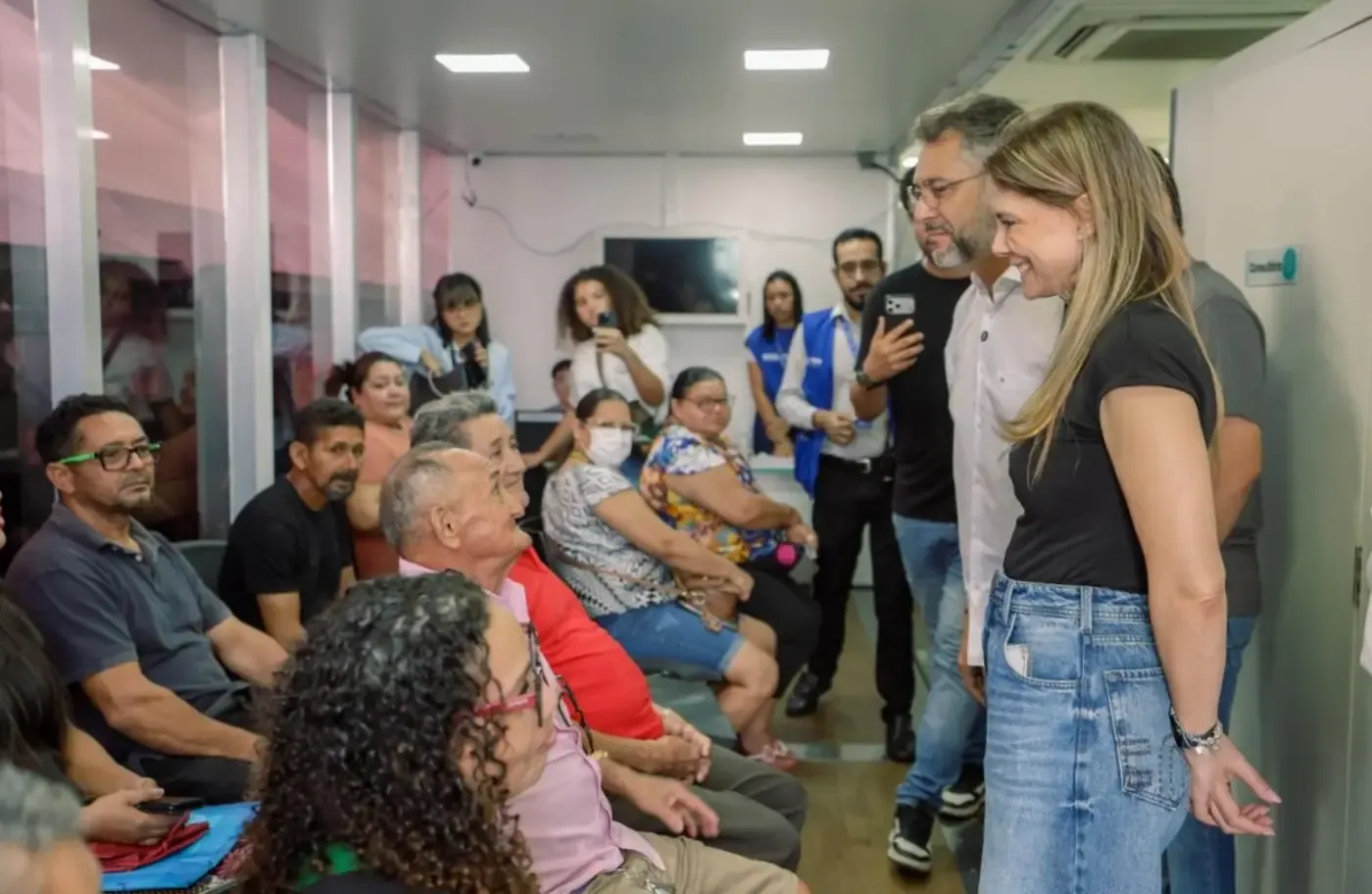 Governador Clécio acompanha atendimentos gratuitos da Carreta Delas na Zona Sul de Macapá: 'É um grande sucesso'